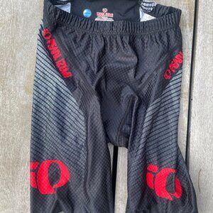 Pearl Izumi Women's Small PRO Cycling Shorts with chamois Black/Red -Like New!